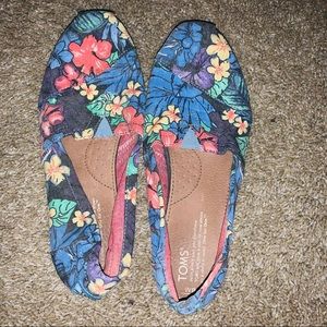 Women’s floral TOMS size 8